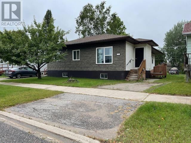 Property Photo:  211 St. Charles St  ON P8N 1L9 