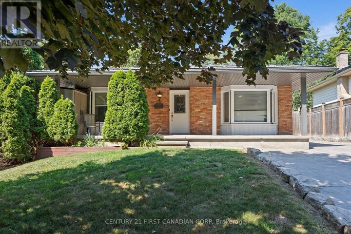 Photo de la propriété:  7 Rollscourt Gardens  ON N6G 1L9 