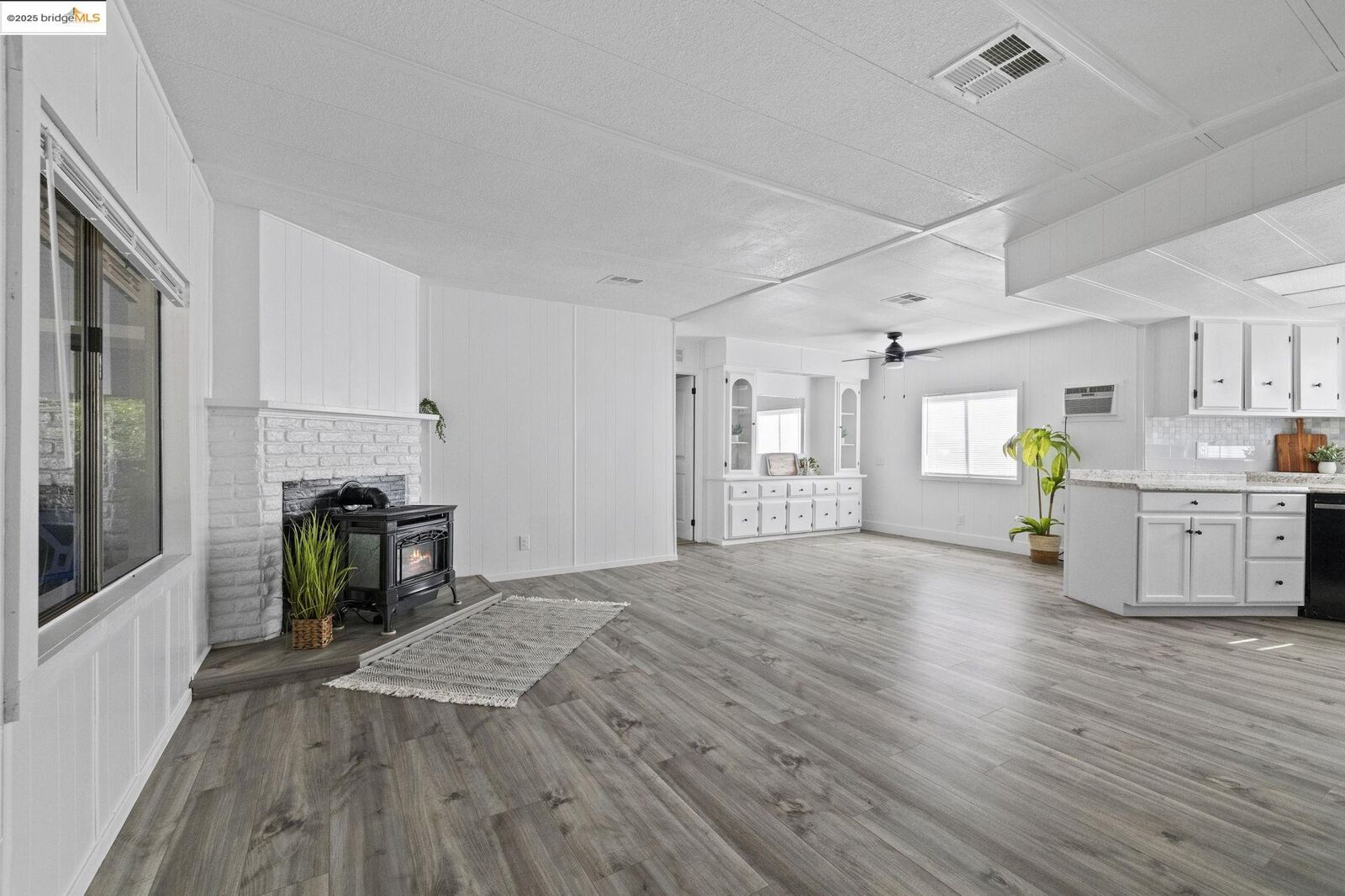 Property Photo: 18801 Chabroullian Ln CA 95327