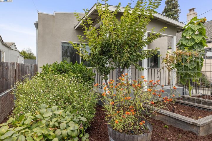 Property Photo: 332 W Broadmoor Blvd CA 94577