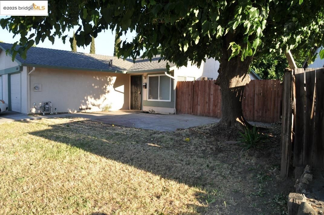 Property Photo: 164 E Trident Drive CA 94565