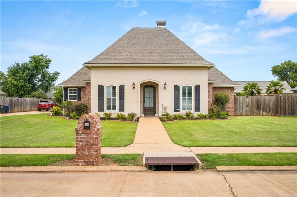 Property Photo:  305 Ledet Drive  LA 71457 