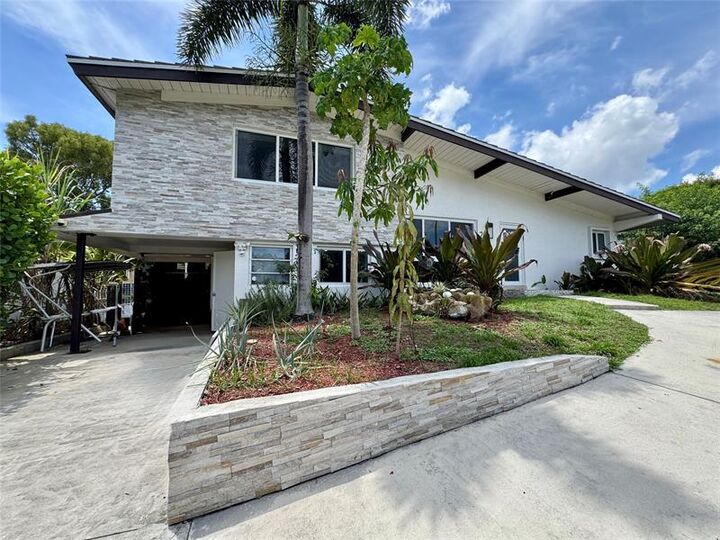Property Photo: 2413 Sugarloaf Ln FL 33312