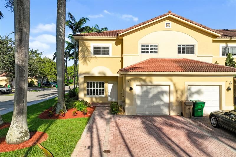 Property Photo:  4224 W Stonecreek Cr 4224  FL 33024 