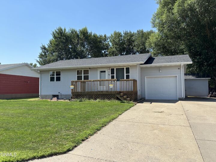 Property Photo:  29 Benteen Drive  ND 58504 