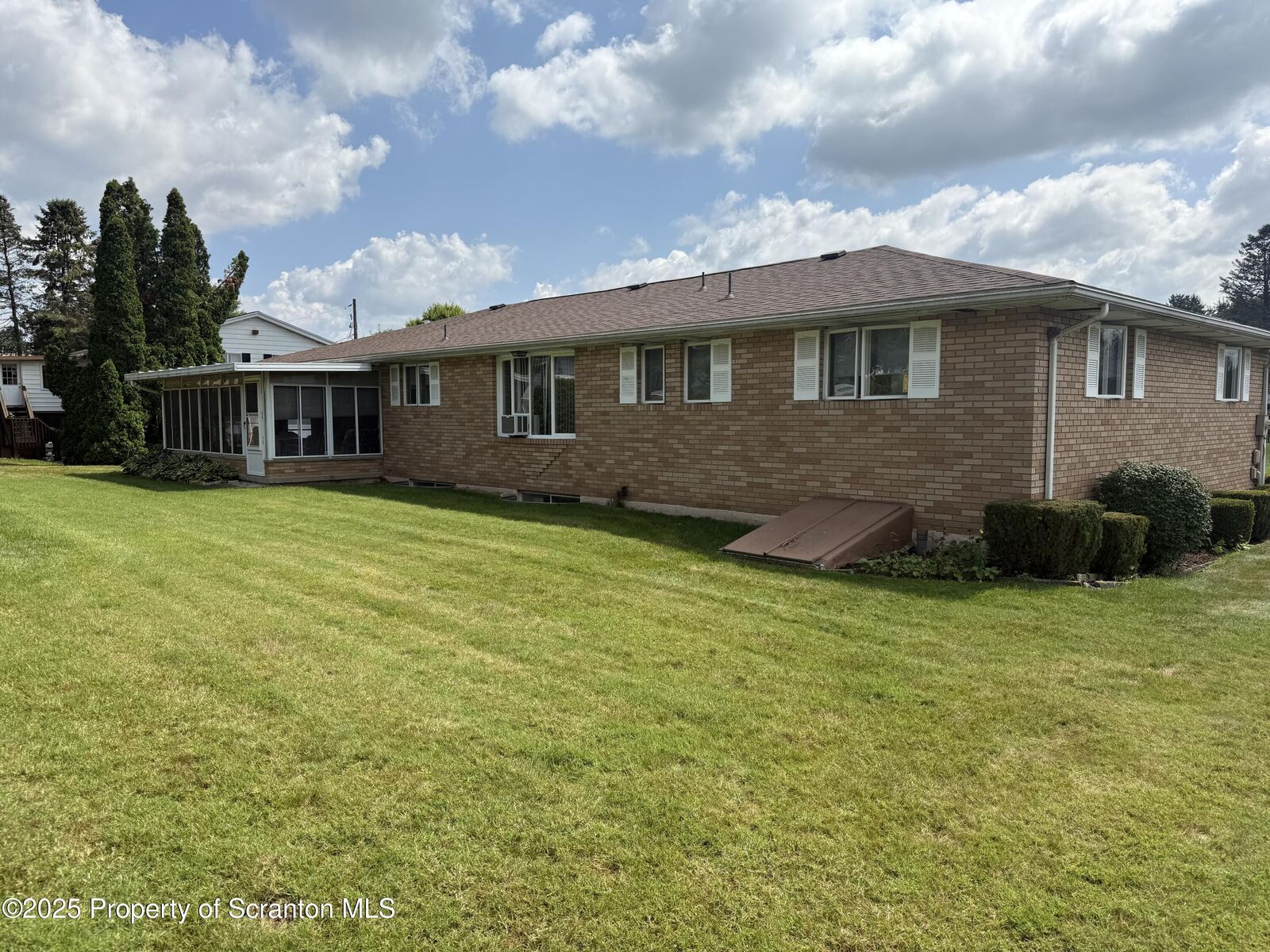 Property Photo:  86 Vine Street  PA 18517 