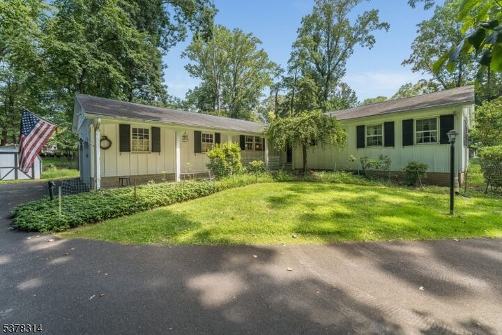 23 Valley View Dr  Raritan Twp. NJ 08822 photo