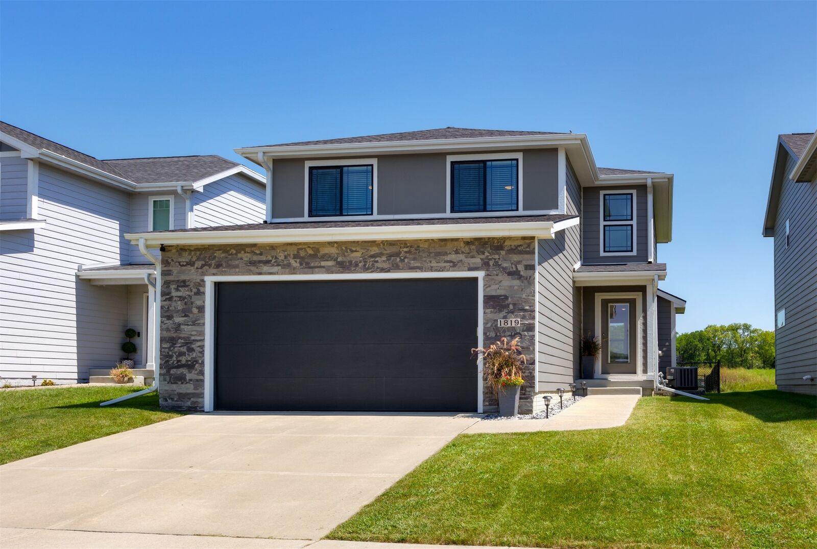 Property Photo: 1819 NE Heritage Drive IA 50111