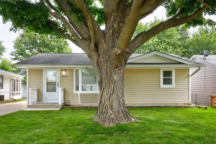 Property Photo:  2529 Williams Street  IA 50317 