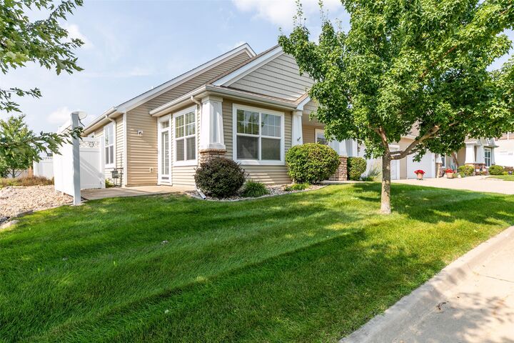 Property Photo: 607 Sienna Ridge Drive IA 50266