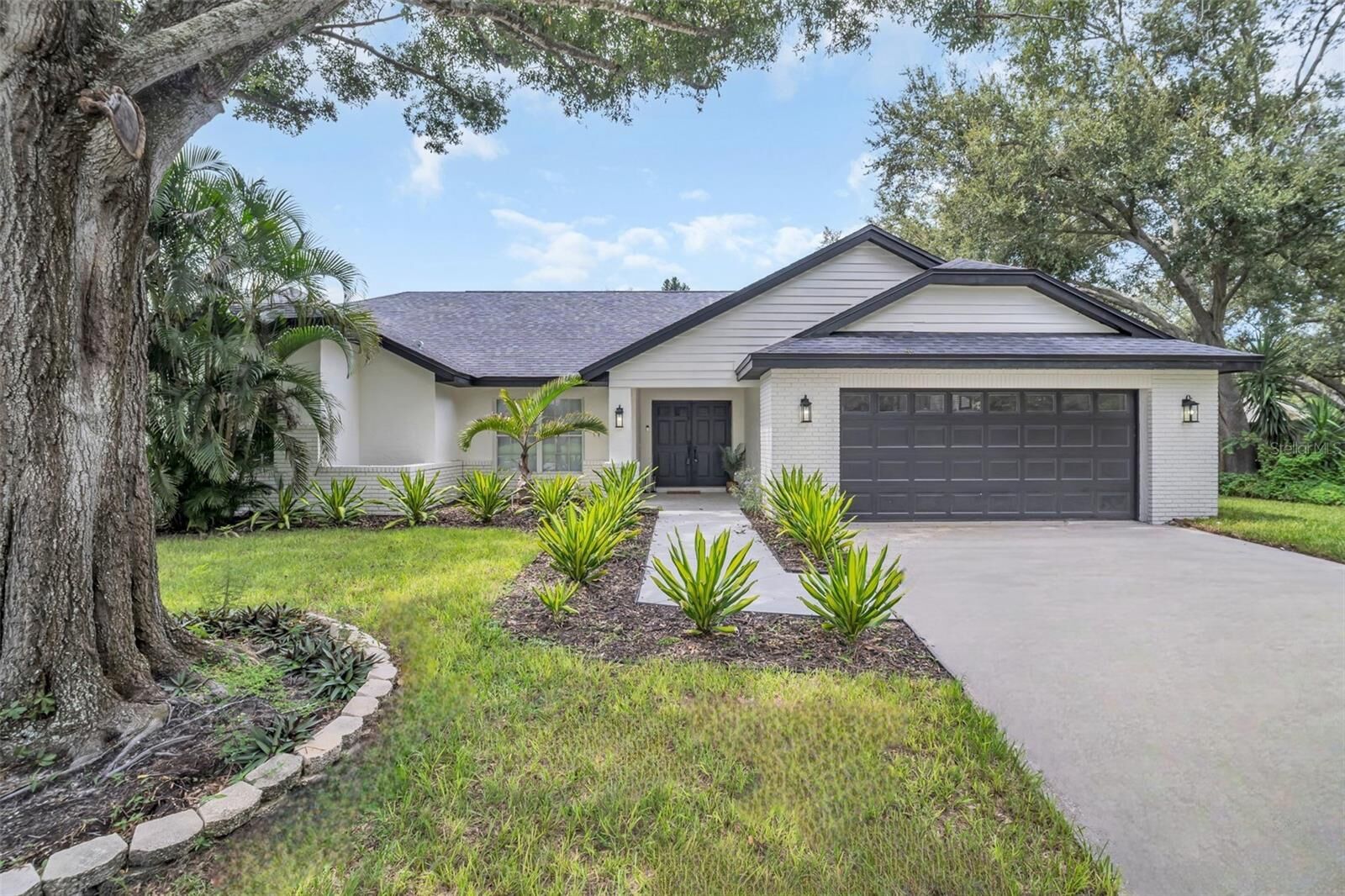 Property Photo: 2830 Resnik Circle W FL 34683