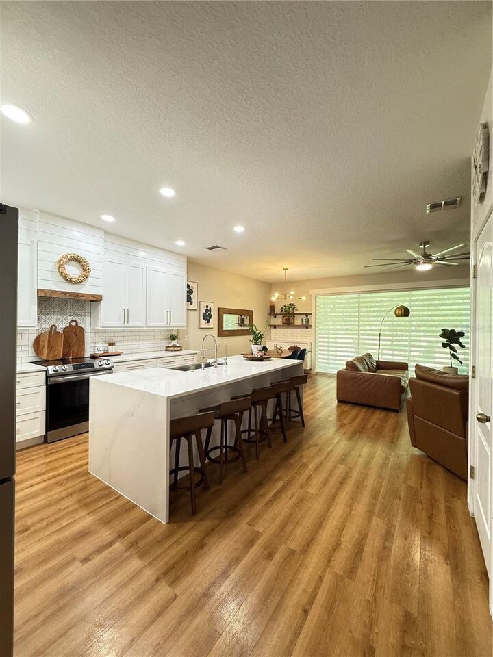 Property Photo: 310 Maybeck Court FL 32771