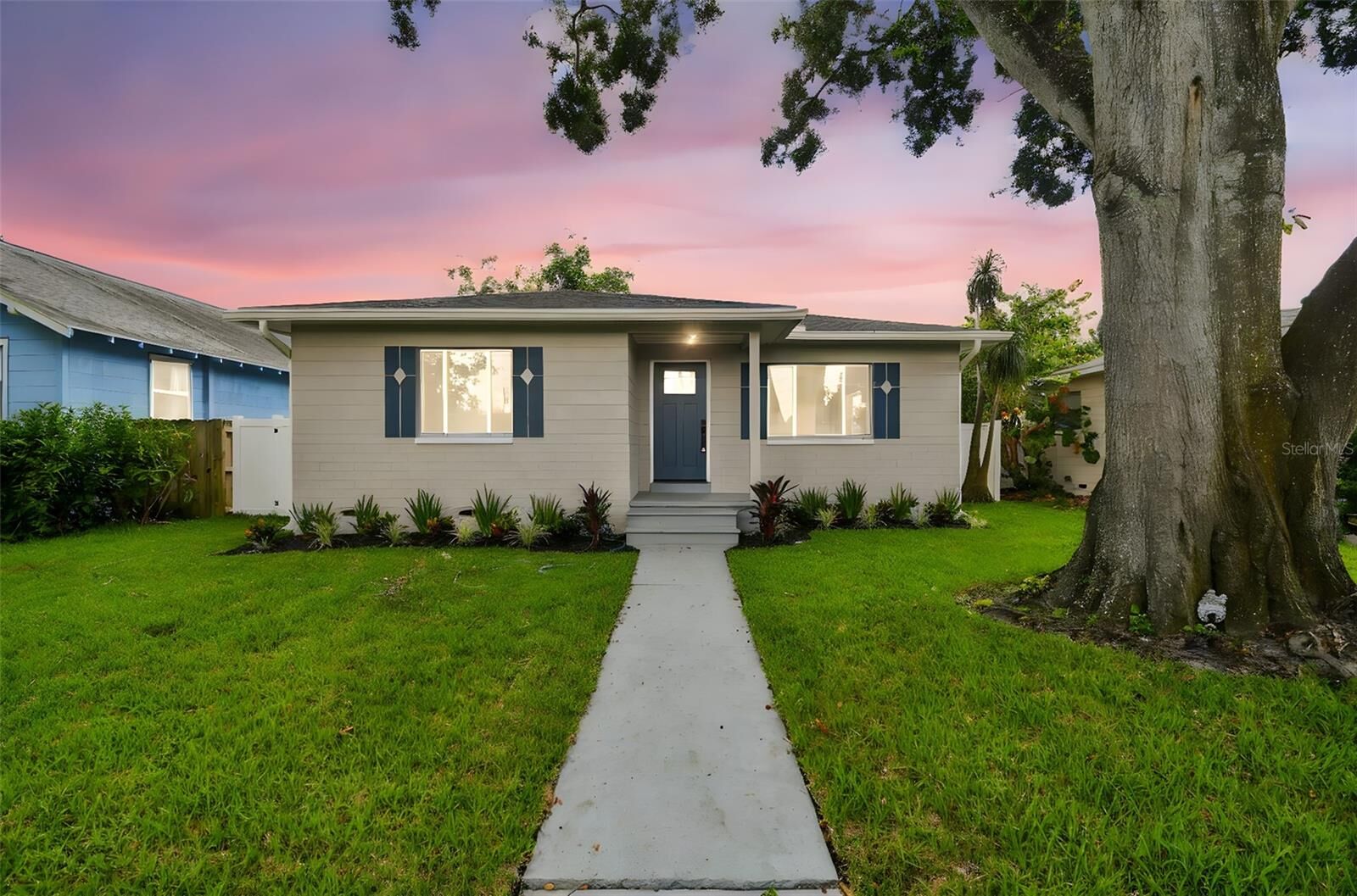 Property Photo: 2718 8th Avenue N FL 33713