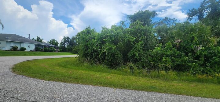 Property Photo:  9335 El Campo Avenue  FL 34224 