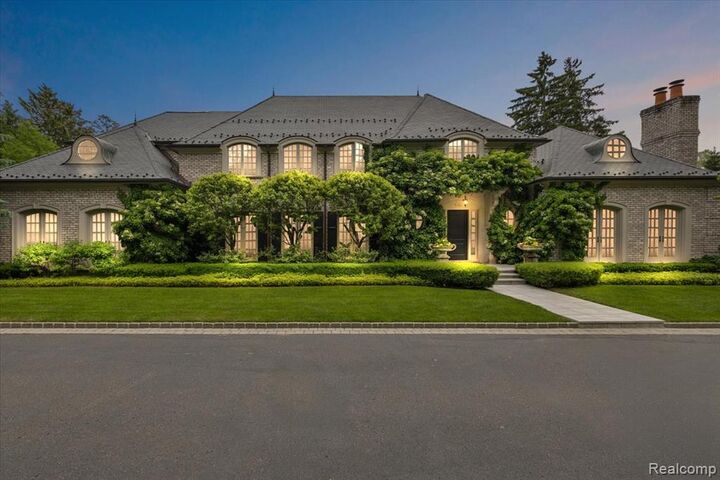 Property Photo: 630 Vaughan Road MI 48304 2663