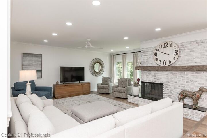 Property Photo: 6905 W Church Street MI 48346 1413