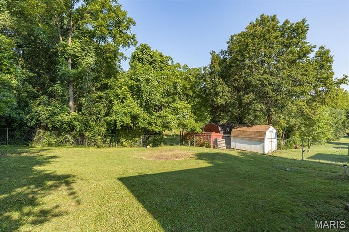 Property Photo: 820 N 7th Street MO 63020
