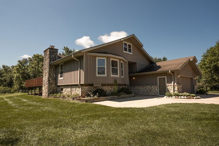 Property Photo:  W370s4885 Pine View Ln  WI 53118 