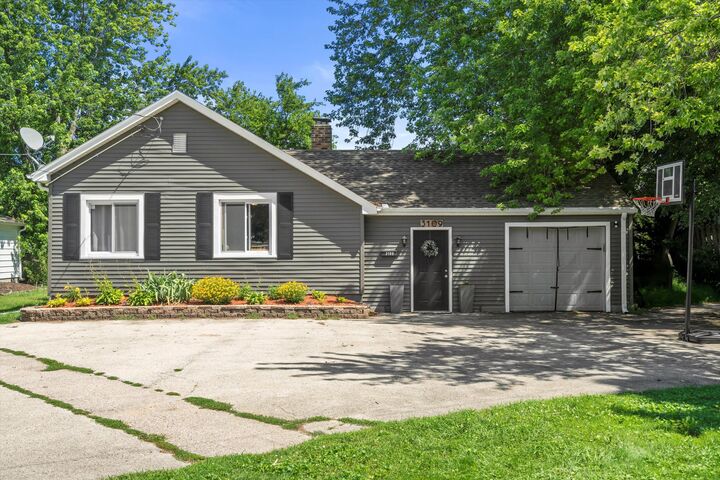 Property Photo: 3109 N Main St WI 53402