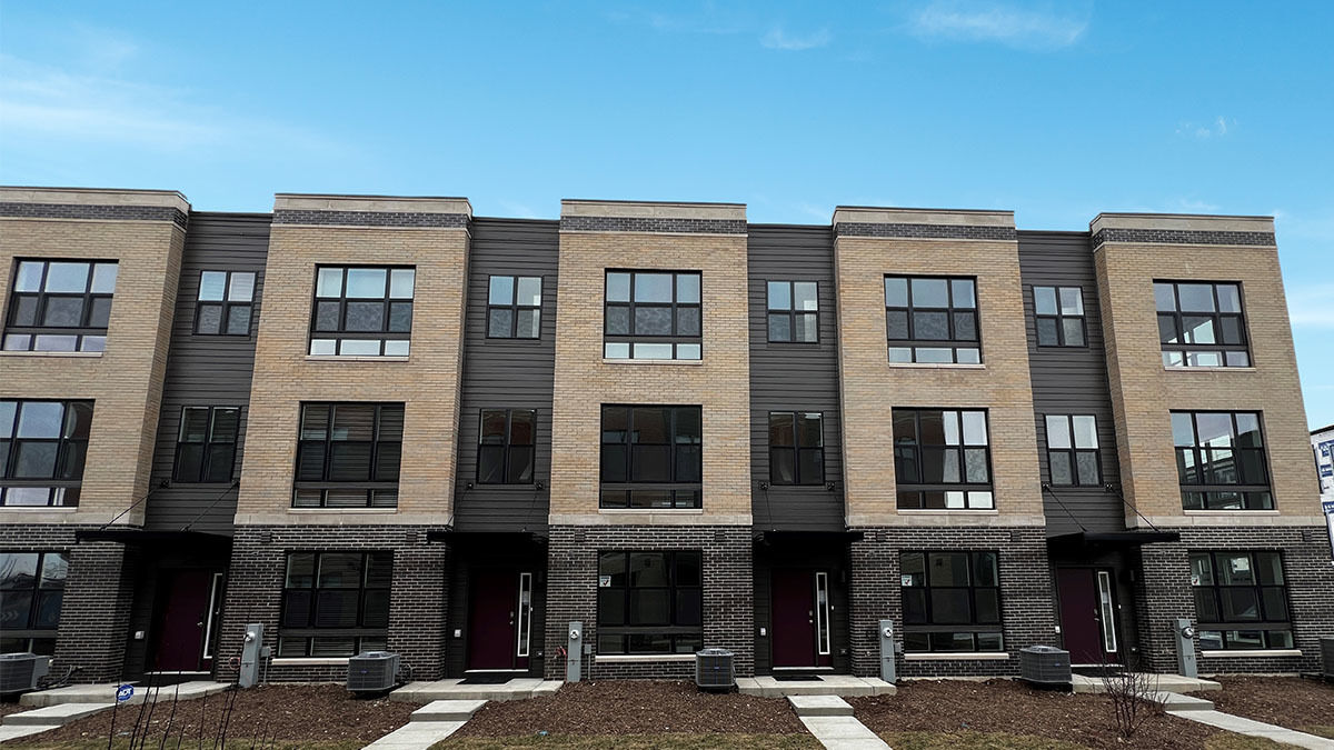 Property Photo:  385 Summit Circle  IL 60148 