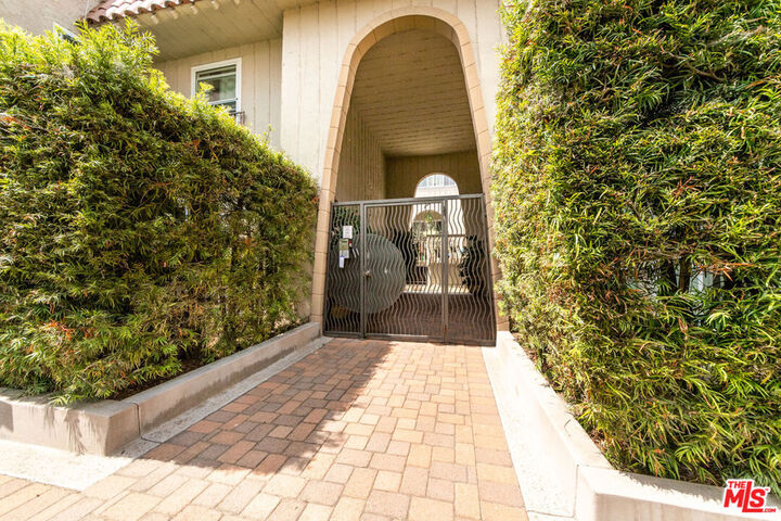 Property Photo:  8025 Redlands Street 20  CA 90293 
