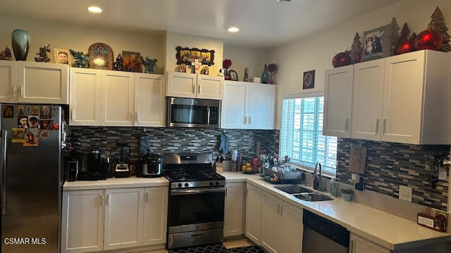 Property Photo:  1755 Heywood Street 203  CA 93065 