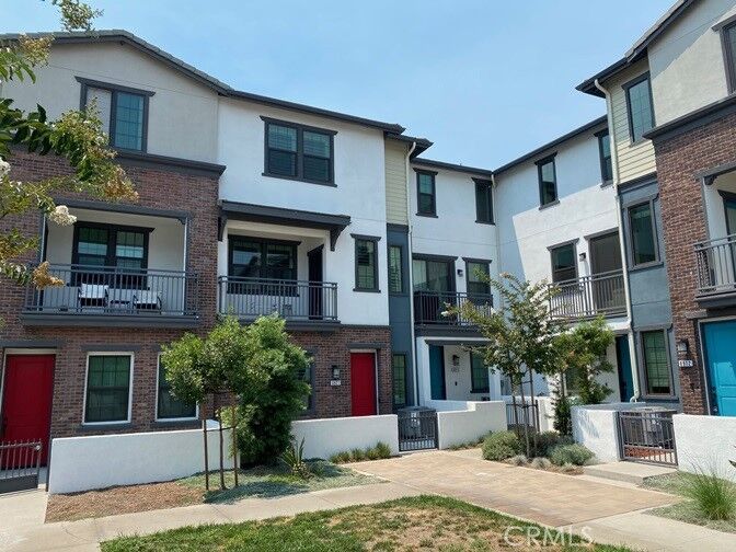 Property Photo:  6921 Cottonwood Lane  CA 90621 