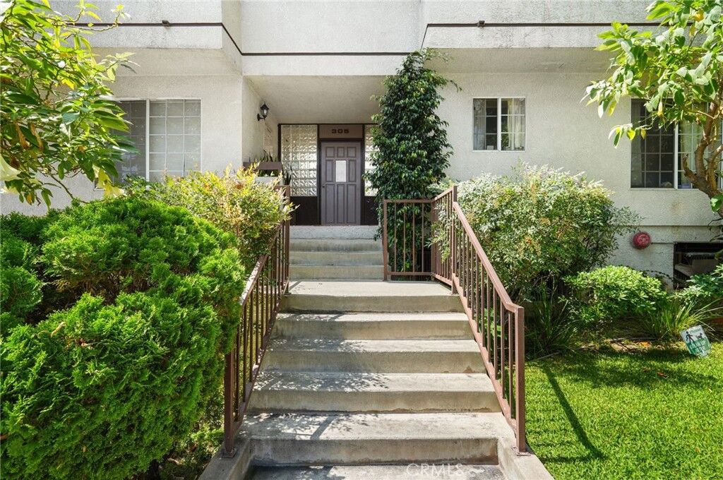 Property Photo:  305 E Valencia Avenue  CA 91502 