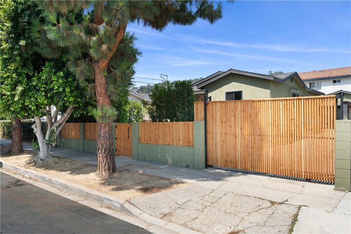 Property Photo: 3161 Estara Avenue CA 90065