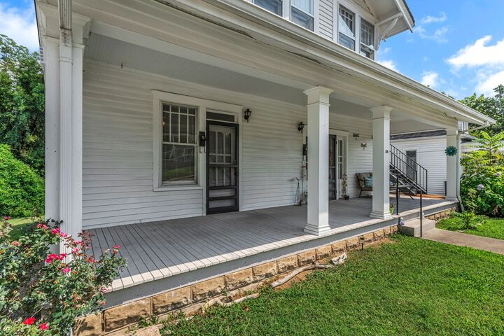Property Photo: 308 Willow St A TN 37172