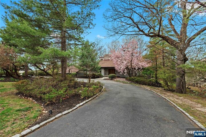 Property Photo:  9 Drummond Terrace  NJ 07039 