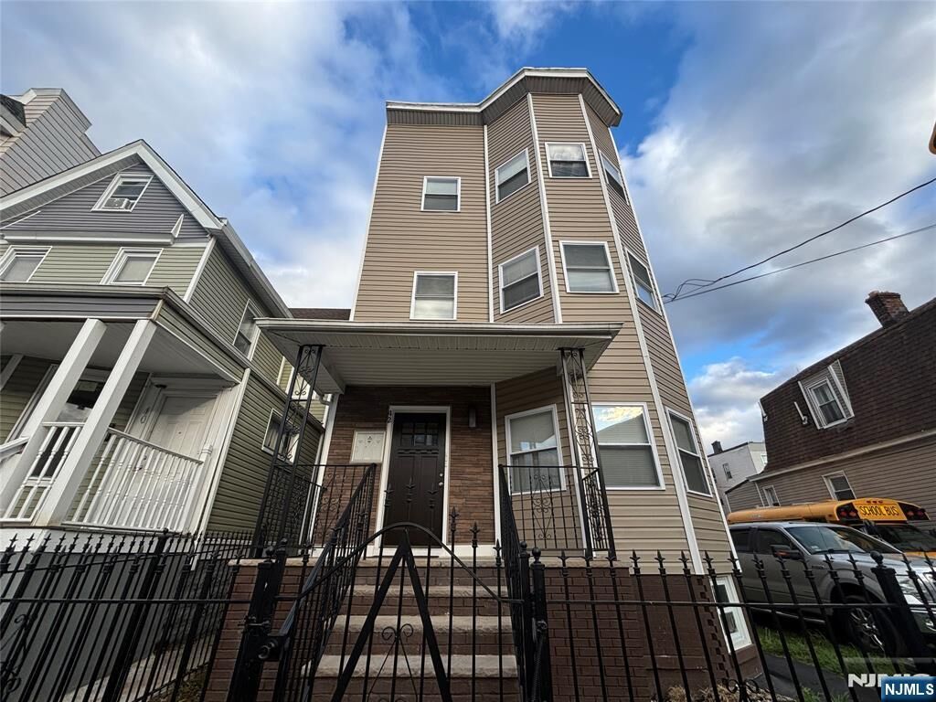 Property Photo:  42 Maple Avenue 2  NJ 07111 
