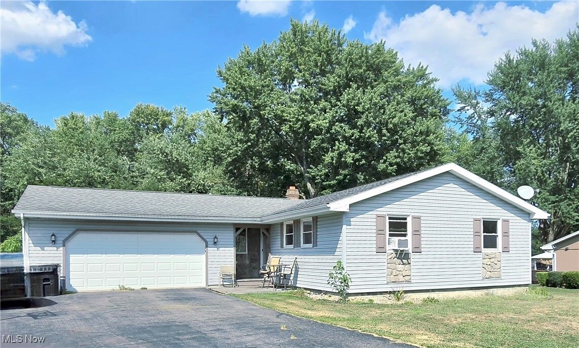Property Photo:  46593 Dogwood Circle  OH 44445 