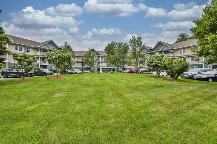 Property Photo:  65 Hawthorne Drive  NH 03110 