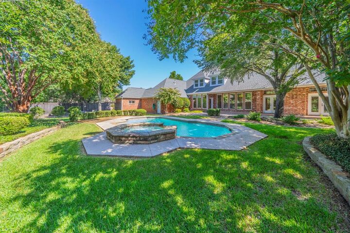 Property Photo: 3808 Montecito Drive TX 76205