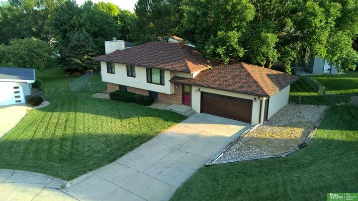Property Photo: 932 Woodcrest Court NE 68467