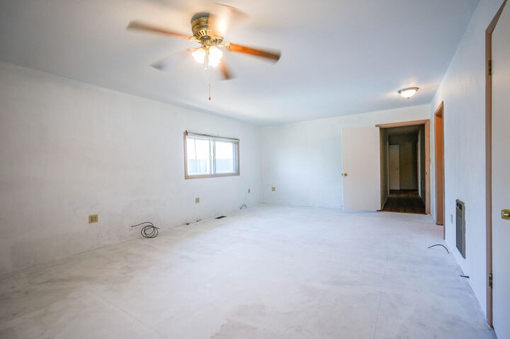 Property Photo: 1335 Lakeview Avenue OR 97601