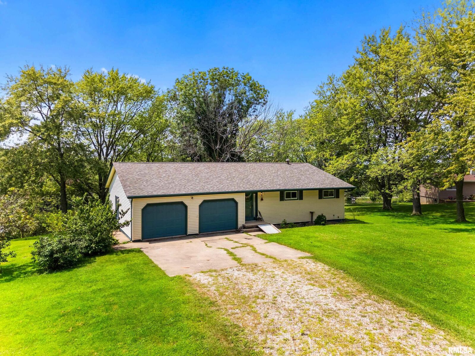 Property Photo: 16044 Delaware Circle IL 61427
