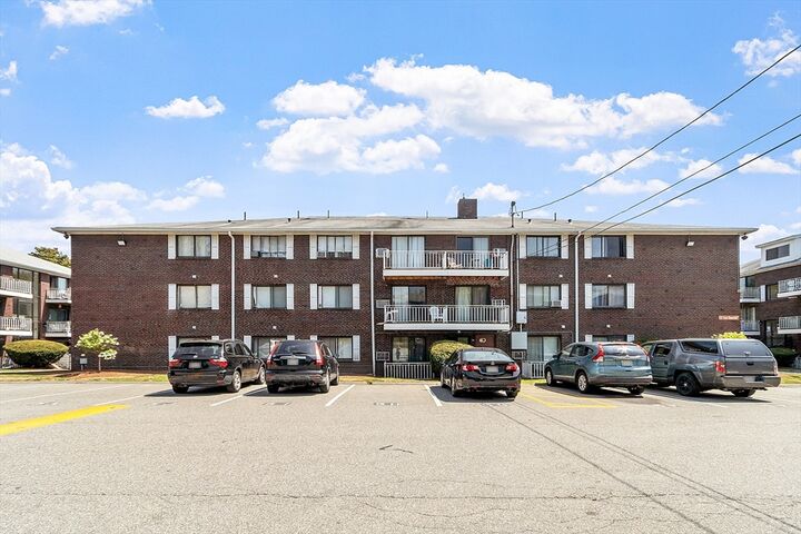 Property Photo:  272 E Haverhill Street 20  MA 01841 