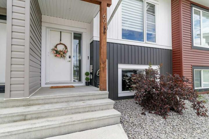 Property Photo:  69 Ellington Crescent  AB T4P 3E5 