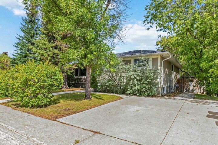 Property Photo:  106 Hilltop Crescent  AB T9H 3V4 