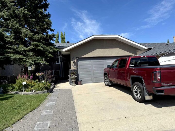 Property Photo: 1328 Meadowbrook Drive SE AB T4A 2A3