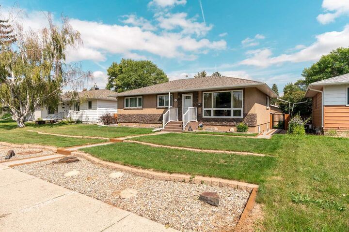 Property Photo: 1029 20 Street S AB T1K 2C8
