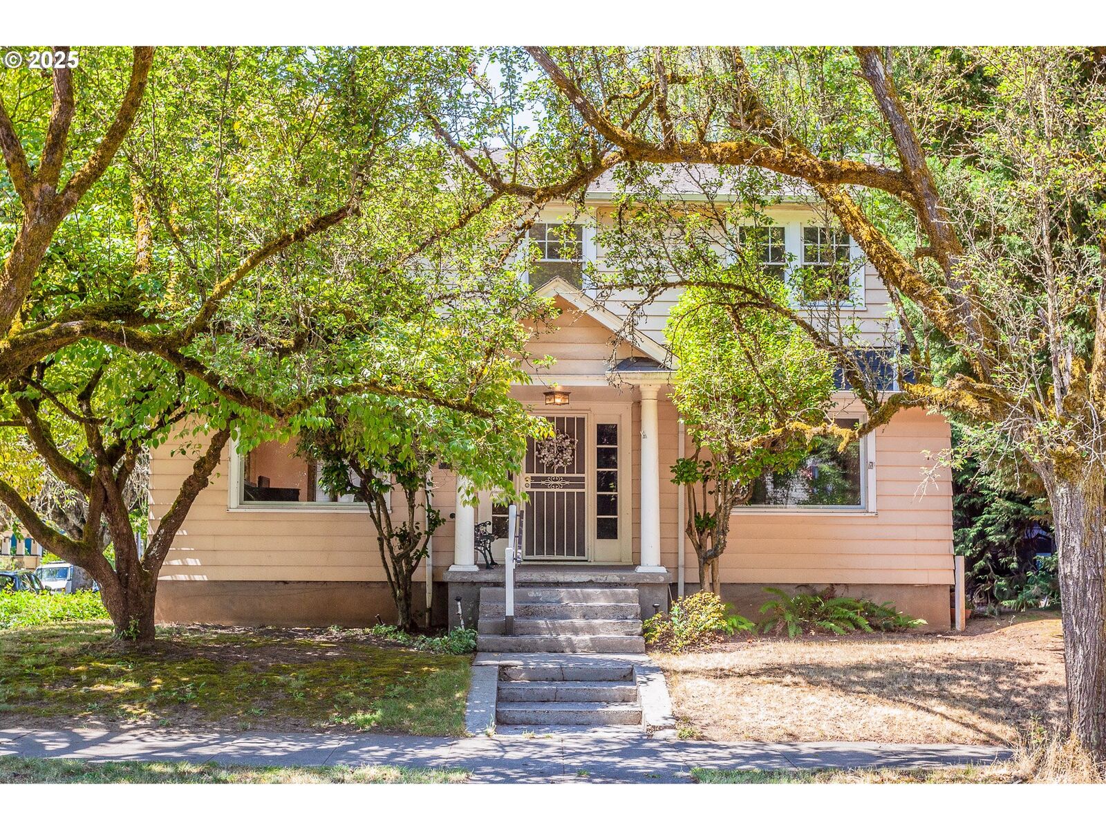Property Photo: 7539 SE 13th Ave OR 97202