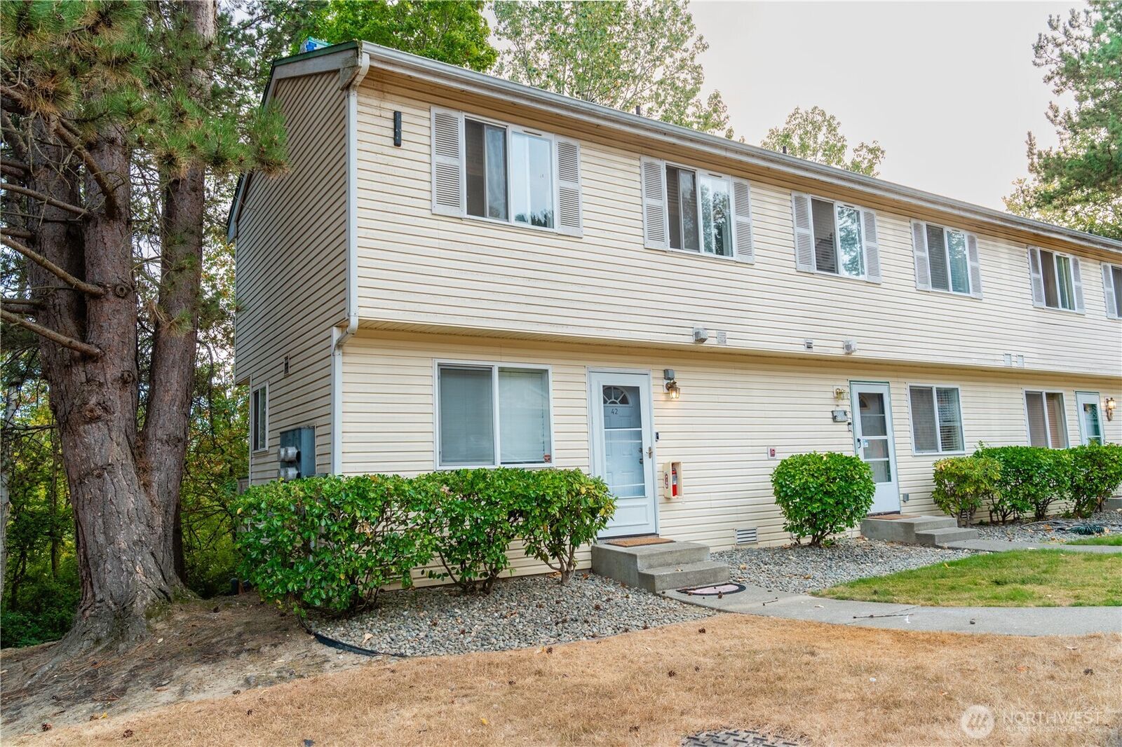 Property Photo: 833 SW Sunset Boulevard 42 WA 98057
