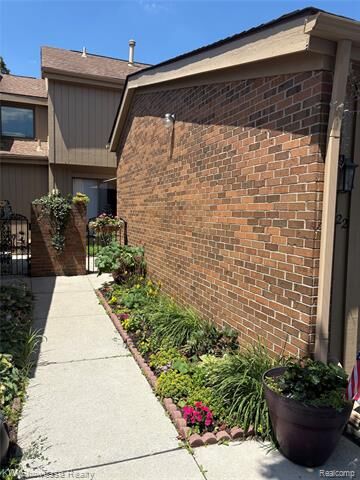Property Photo: 6422 Richard Run MI 48322