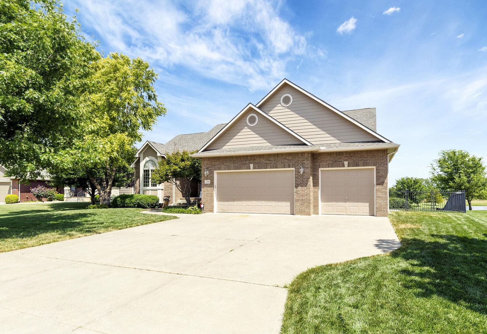 Property Photo:  2304 Chestnut Ct  KS 67010 