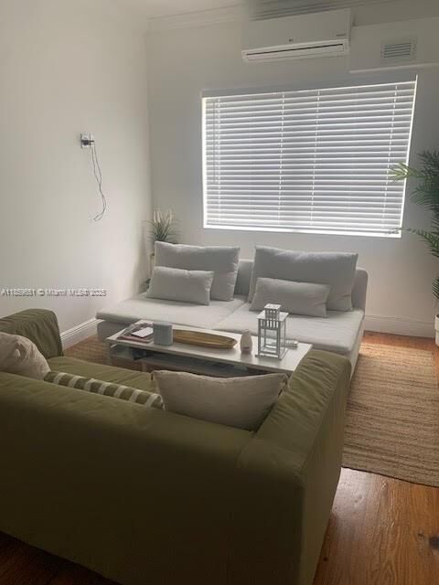 Property Photo: 830 10th St 1 FL 33139