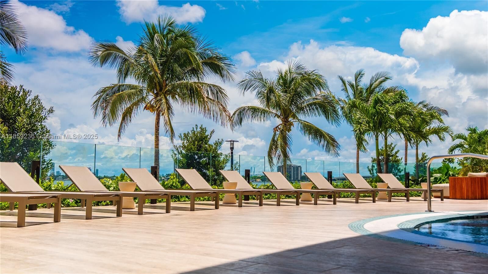 Property Photo:  700 NE 24th St 3605  FL 33137 