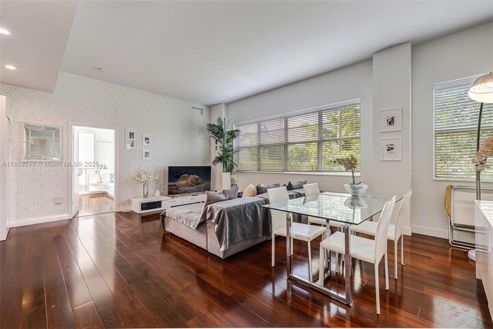 Property Photo: 935 Euclid Ave 7 FL 33139